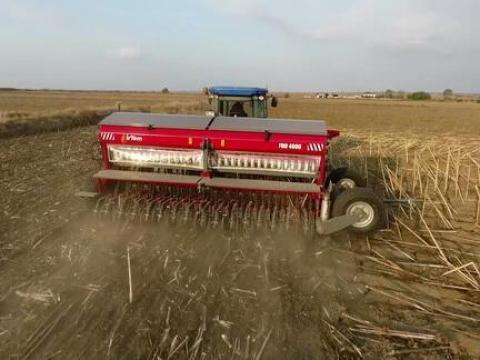 IRTEM FDD4000, 4 m-es gabonavetőgép vontatott kivitelben, közvetlen vetés verhetetlen áron