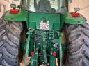 John Deere traktor