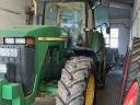 John Deere traktor