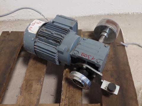 Sew eurodrive csiga hajtómű 0, 37kw 135 ford hajtóműves motor /ctm1309 Sew eurodrive csiga hajtómű 0, 37kw 135 ford hajtóműves motor /ctm1309