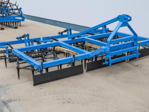 Fogasborona (3,3 m), fix vázas, rögtörővel és simítóval