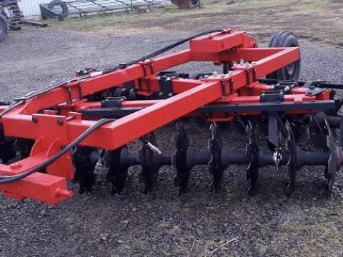 Új FFT-3, 2 m vontatott tárcsa kedvező áron Új FFT-3, 2 m vontatott tárcsa kedvező áron