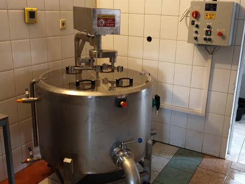 Sajtkád,  tej pasztörizáló gép Sajtkád,  tej pasztörizáló gép
