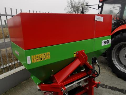 Strumyk 1600 l 2 tárcsás hidraulikus műtrágyaszóró