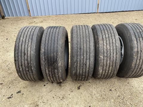 Pótkocsi gumik eladók, 385/65 R 22,5 méret Pótkocsi gumik eladók, 385/65 R 22,5 méret