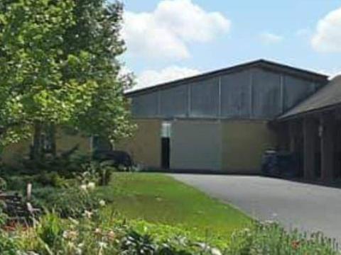 Lentiben őrzött raktárépület kiadó