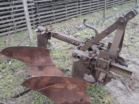 Kétfejű,  függesztett eke eladó