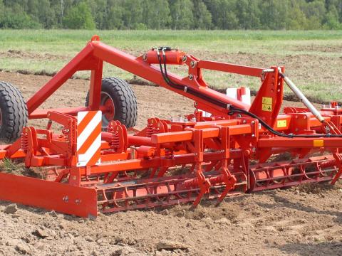 OPALL AGRI SATURN IV MAGÁGYKÉSZÍTŐ KOMPAKTOROK merev kivitel