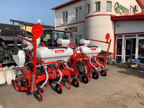 Özduman török 6 soros vetőgép, teleszkópos, monitorral, mikrogranulátum szóróval, műtrágyaszórós