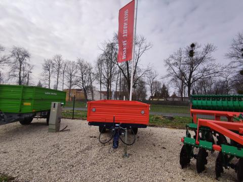 Új HITTNER-HR 7.01 1,5 T Egytengelyes pótkocsi készletről Új HITTNER-HR 7.01 1,5 T Egytengelyes pótkocsi készletről