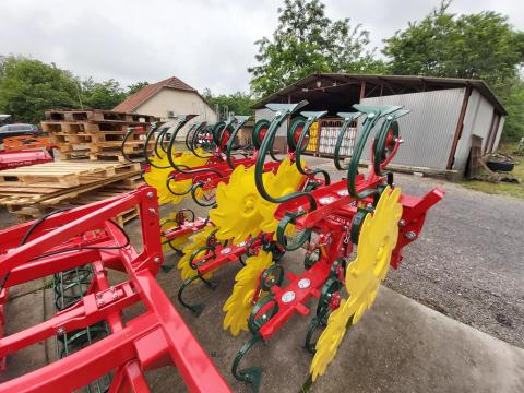 KÉSZLETRŐL TAVALYI ÁRON FOP RowCult 6 soros sorközművelő kultivátor (Vogel Noot) KÉSZLETRŐL TAVALYI ÁRON FOP RowCult 6 soros sorközművelő kultivátor (Vogel Noot)