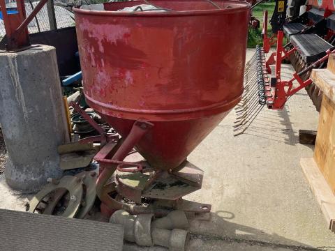 Műtrágyaszóró Műtrágyaszóró