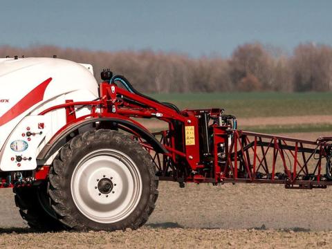 KERTITOX - MASTER LINE 2500/3000 literes - 18/20/21/24 FG vontatott szántóföldi permetező KERTITOX - MASTER LINE 2500/3000 literes - 18/20/21/24 FG vontatott szántóföldi permetező