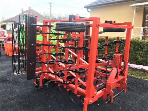 Új FAVORITE-4,  2 m hidraulikusan csukható függesztett kombinátor Új FAVORITE-4,  2 m hidraulikusan csukható függesztett kombinátor