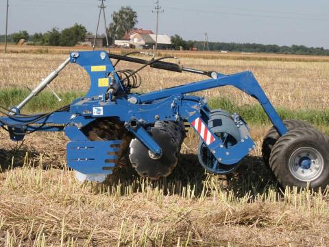 Rolmako U 693 Vontatott Rövidtárcsa 4-5-6 méter Hidraulikus nyitású Rolmako U 693 Vontatott Rövidtárcsa 4-5-6 méter Hidraulikus nyitású