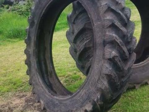 390/80R46 újszerű titán gumik eladók 2 db 390/80R46 újszerű titán gumik eladók 2 db