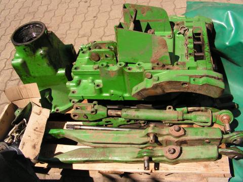 John Deere 7600 bontott alkatrészek John Deere 7600 bontott alkatrészek
