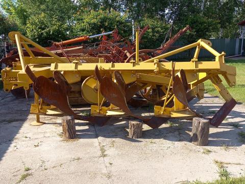 Mélyszántó eke vágóéllel szerelve Mélyszántó eke vágóéllel szerelve