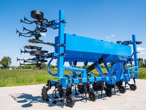 Kultivátor,  8 soros,  műtrágyaszóróval Kultivátor,  8 soros,  műtrágyaszóróval