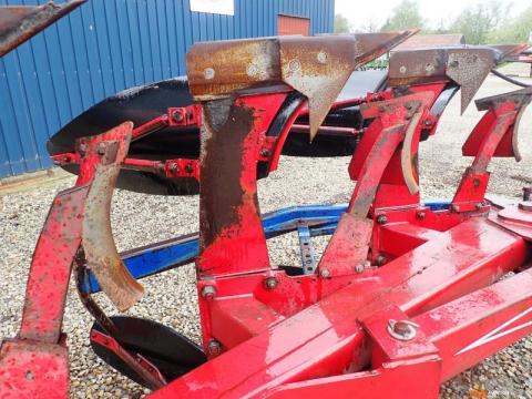 5 fejes váltvaforgatós előhántós eke 5 fejes váltvaforgatós előhántós eke