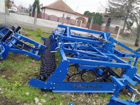 Rolmako U684 4,0 m féligfüggesztett kompaktor Rolmako U684 4,0 m féligfüggesztett kompaktor