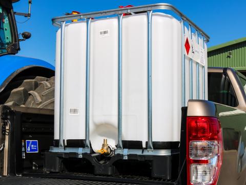 ADR IBC 1000 liter új mobil gázolajtartály üzemanyagszállításra fém csappal ADR IBC 1000 liter új mobil gázolajtartály üzemanyagszállításra fém csappal