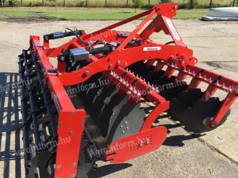 Új Özduman 3m-es tárcsa, hidraulikus mélységállítással, csőpálcás hengerrel készletről Új Özduman 3m-es tárcsa, hidraulikus mélységállítással, csőpálcás hengerrel készletről