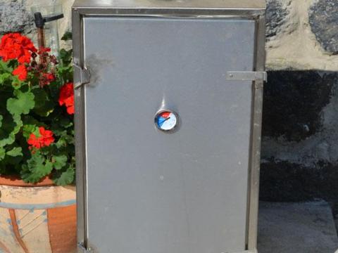 Felügyelet nélküli füstölő grillező készülék,  bőrönd füstölő,  kolbász füstölő,  BBQ smoker Felügyelet nélküli füstölő grillező készülék,  bőrönd füstölő,  kolbász füstölő,  BBQ smoker