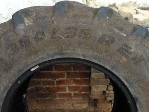 380-85R24 használt gumi 380-85R24 használt gumi