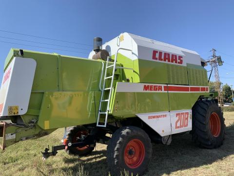 CLAAS Mega 208 II kombájn gabona-, kukorica- és napraforgó asztallal (repcekaszával) CLAAS Mega 208 II kombájn gabona-, kukorica- és napraforgó asztallal (repcekaszával)