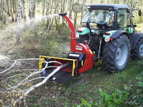 REMET RT-720 R behúzóhengeres ágaprító REMET RT-720 R behúzóhengeres ágaprító