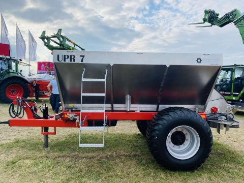 POMOT UPR 7 ISOBUS vontatott mész és műtrágyaszóró POMOT UPR 7 ISOBUS vontatott mész és műtrágyaszóró