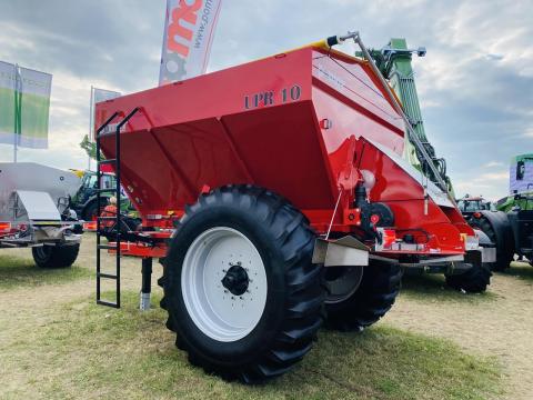 POMOT UPR 10 vontatott mész és műtrágyaszóró POMOT UPR 10 vontatott mész és műtrágyaszóró