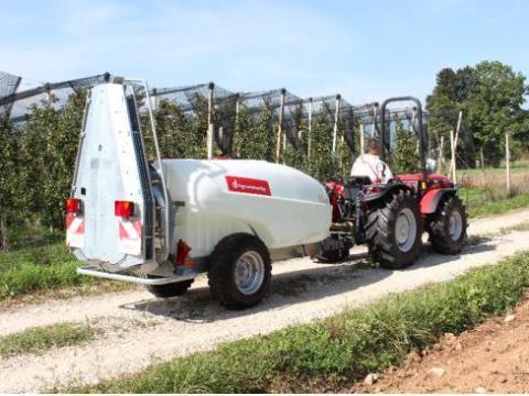 Agromehanika függesztett AGP 400–600 PRO (F és V),  valamint vontatott AGP 1000–2000 PRO (F és V) Agromehanika függesztett AGP 400–600 PRO (F és V),  valamint vontatott AGP 1000–2000 PRO (F és V)