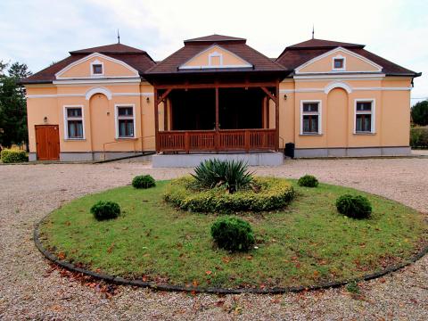 Eladó kúriaépület Csépen Eladó kúriaépület Csépen