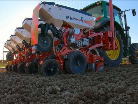 AGRICOLA PK-20 6/8-soros VARIO 45-75 cm fokozatmentes sortávállítással szemenkénti vetőgép AGRICOLA PK-20 6/8-soros VARIO 45-75 cm fokozatmentes sortávállítással szemenkénti vetőgép