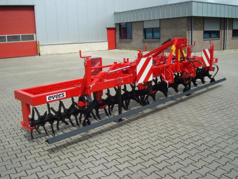 EVERS GB gyepszellőztető gép a gyepek rétek karbantartásához,  felújításához EVERS GB gyepszellőztető gép a gyepek rétek karbantartásához,  felújításához