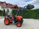 Kubota B2441 homlokrakodóval és kanállal
