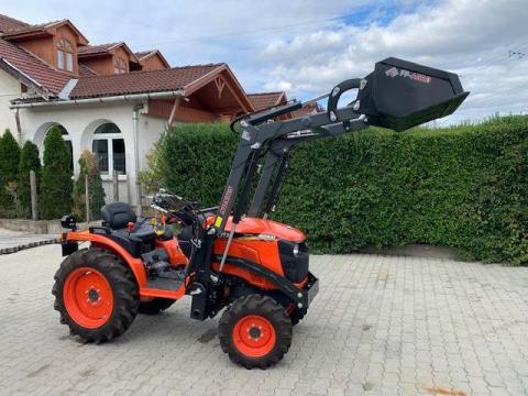 Kubota B2441 homlokrakodóval és kanállal Kubota B2441 homlokrakodóval és kanállal