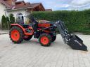 Kubota B2441 homlokrakodóval és kanállal