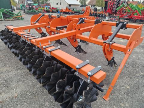 Rotor T-REX középmély lazító 2 sor hullámos tárcsasorral Rotor T-REX középmély lazító 2 sor hullámos tárcsasorral