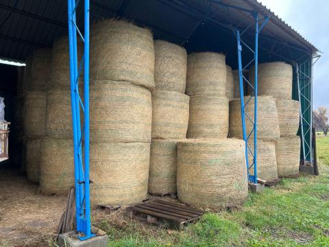 Körbálás réti széna tető alól eladó Körbálás réti széna tető alól eladó