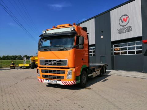 Pótkocsi Volvo FH440 nehézgépekhez Pótkocsi Volvo FH440 nehézgépekhez