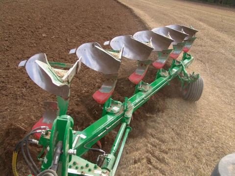 REGENT EUROSTAR váltvaforgató ekék a szárleszántás specialistái REGENT EUROSTAR váltvaforgató ekék a szárleszántás specialistái