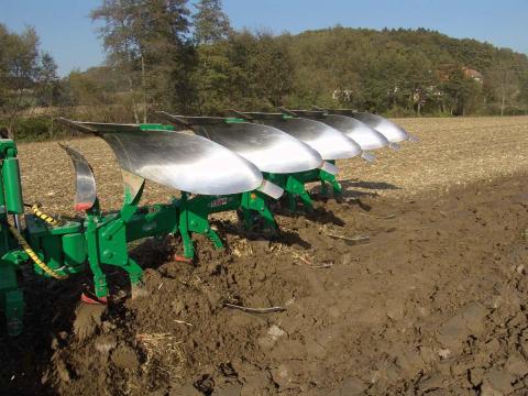 REGENT TITAN VARIO váltvaforgató ekék a szárleszántás specialistái REGENT TITAN VARIO váltvaforgató ekék a szárleszántás specialistái