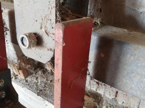 Szántáselmunkáló 3-as váltva forgató ekére Szántáselmunkáló 3-as váltva forgató ekére