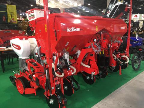Továbbra is a legkedvezőbb áron! Özdöken pneumatikus szemenkénti vetőgép