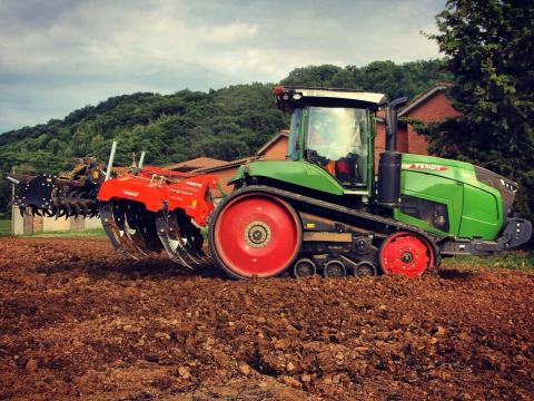 PASTO Scorpione 9 DP-R típusú talajlazító, kétsoros tüskéshengerrel PASTO Scorpione 9 DP-R típusú talajlazító, kétsoros tüskéshengerrel