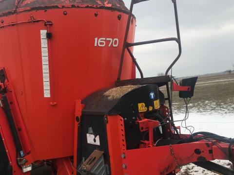 Kuhn takarmánykeverő kiosztó Kuhn takarmánykeverő kiosztó