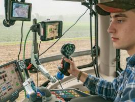 AVR SPIRIT 9200 2- soros burgonya betakarítógép 6 tonnás bunkerrel